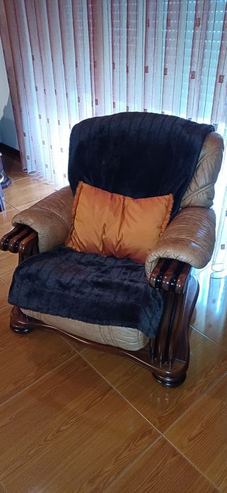 Sofás em pele em bom estado