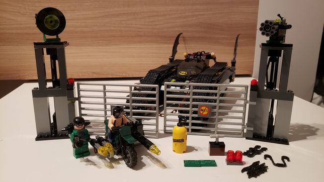 Lego Batman 7787 Bat-tank Riddler i kryjówka bane'a