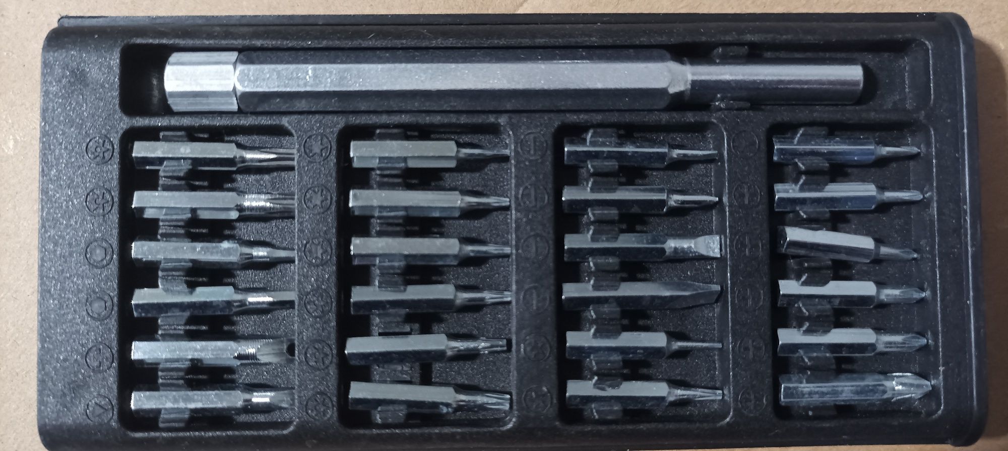 Estojo 25 bit`s deelectrónica.