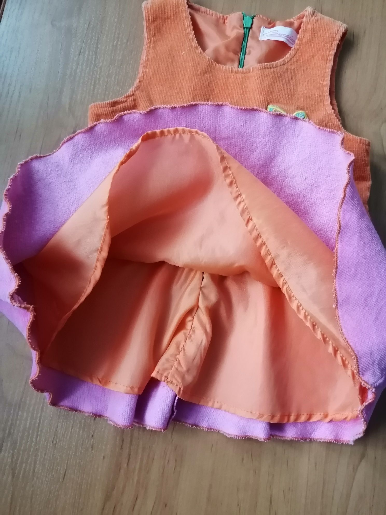 Sztruksowa sukienka dla dziewczynki r. 80