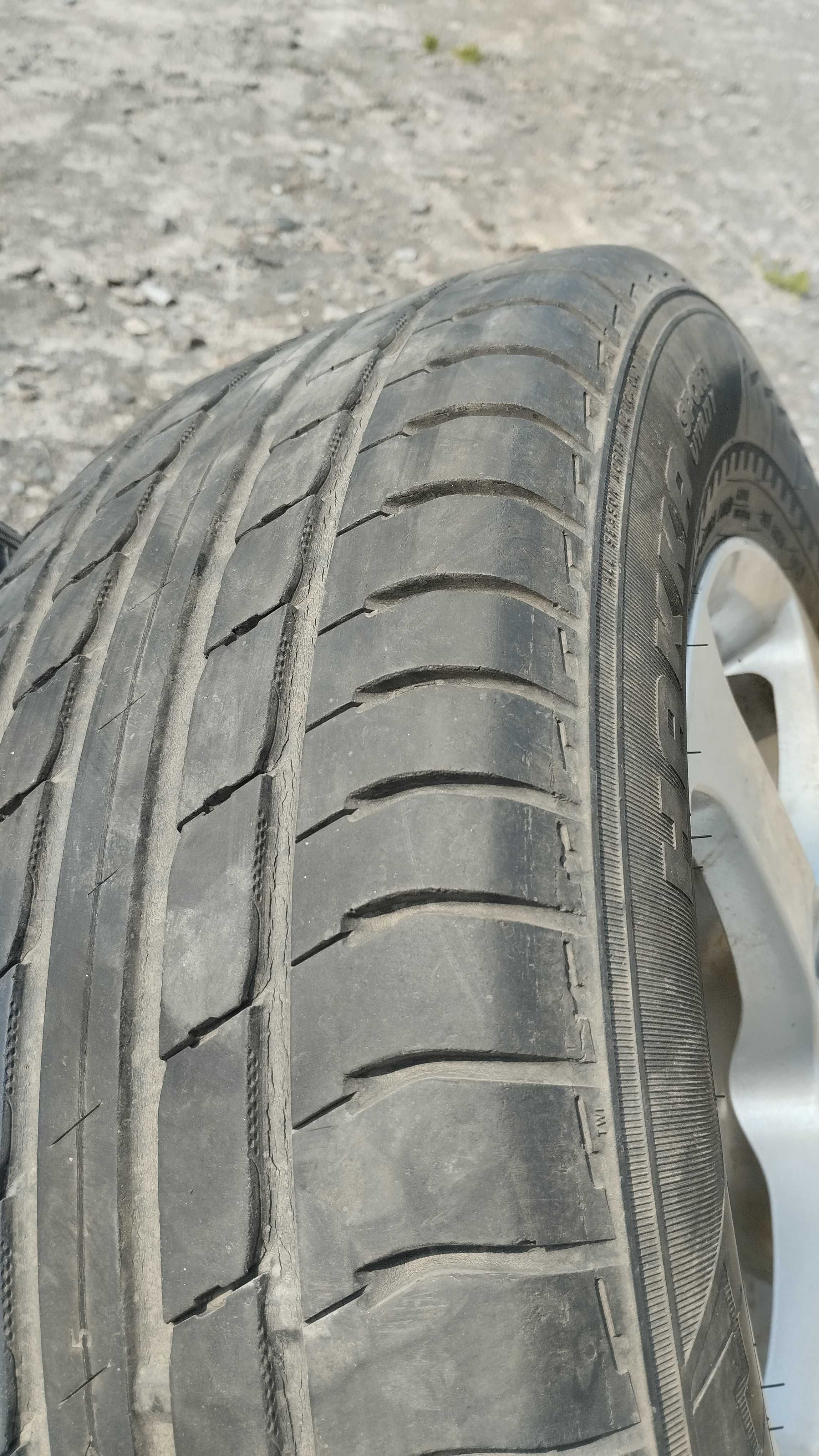 Колеса, шини, Диски R16 5*114,3 Nissan X-trail 225/65 R16