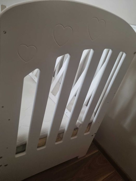 Łóżeczko dla dziecka z funkcją tapczanika plus materac