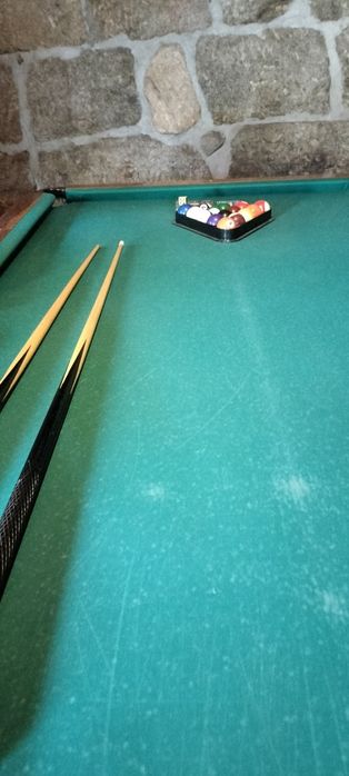 Bilhar Snooker em excelente estado de conservação com acessórios