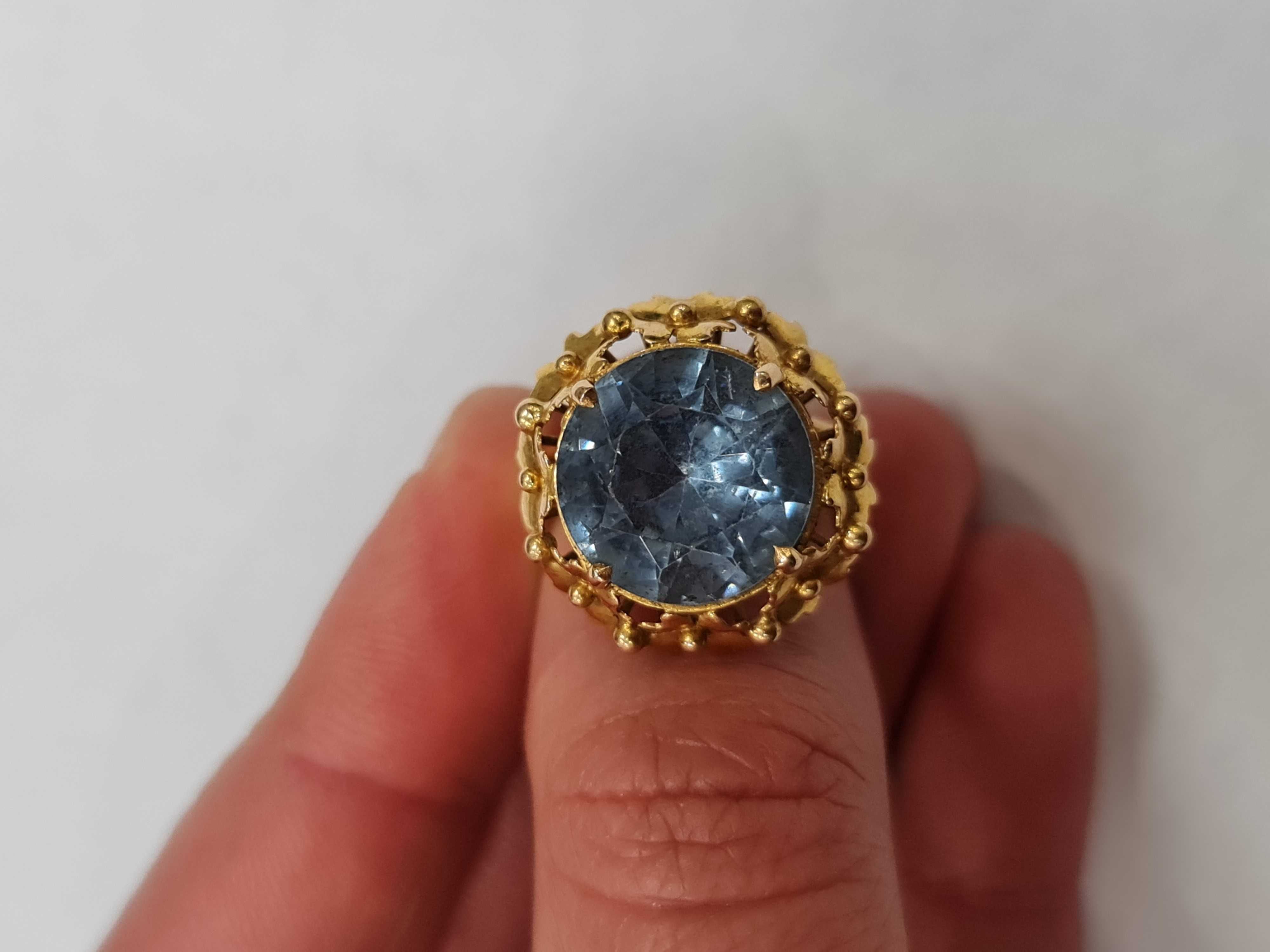 Wyjątkowy złoty pierścionek damski/ 750/ 7.48 gram/ R14/ Topaz