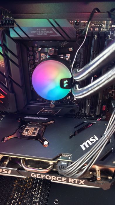 PC gamer custom RTX 4070 Ti SUPER + AMD Ryzen 7 7800X3D (+ see below)