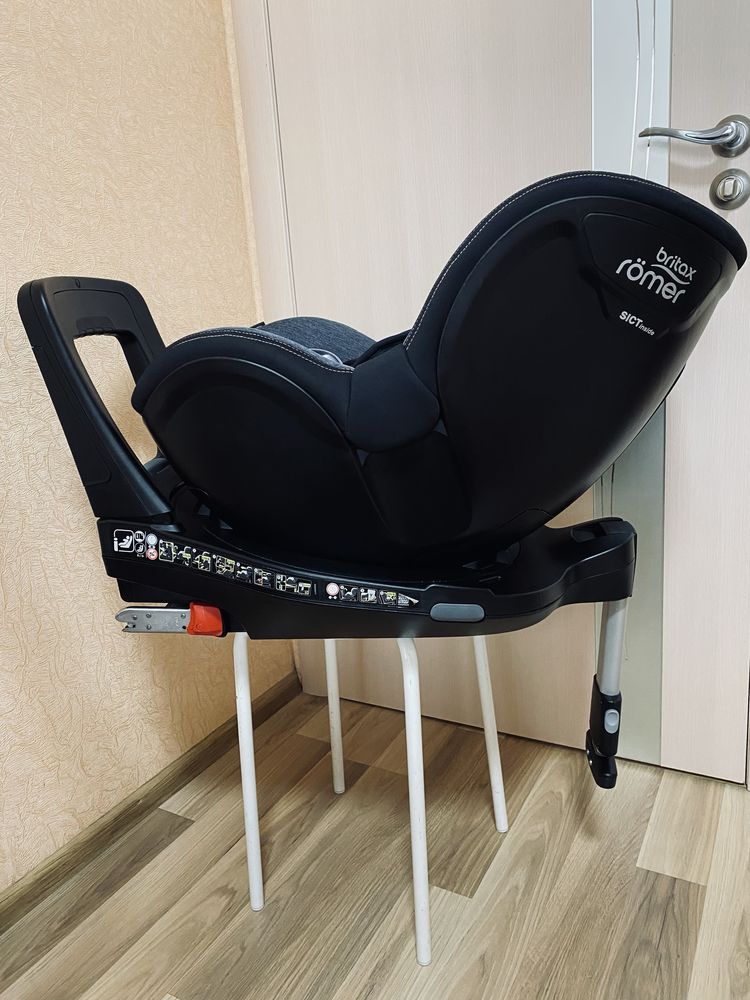 Автокресло Britax-Romer DUALFIX i-SIZE Blue Marble с рождения до 4 лет