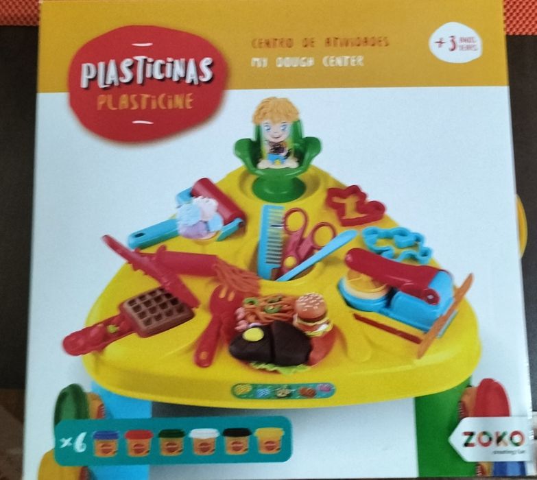 Mesa de actividades plasticina
