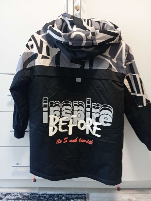 Куртка демісезонна для хлопчика-підлітка.