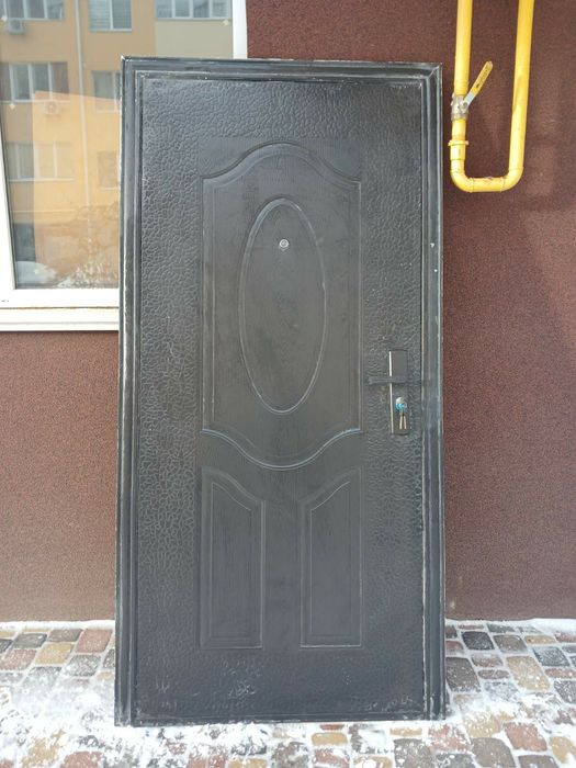 Вхідні двері Б/У металеві