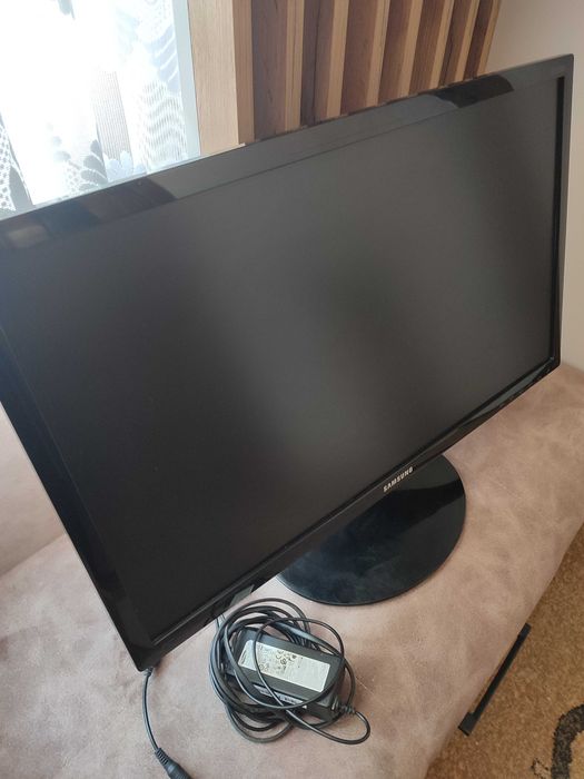 Монітор Samsung S24D300