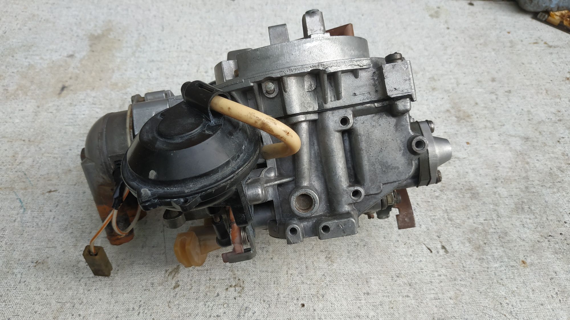 Карбюратор Pierburg 2E3/2 Passat 1.6