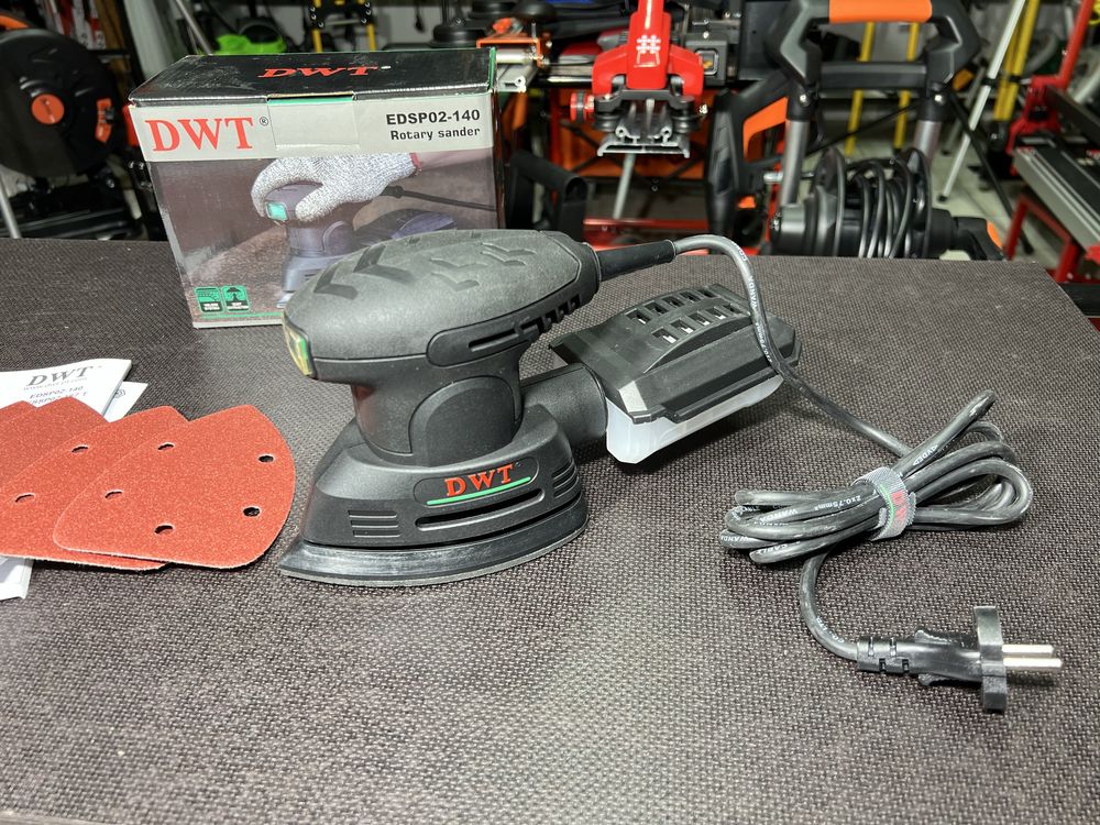 Шлифмашина вибро (утюжок) DWT EDSP02-140