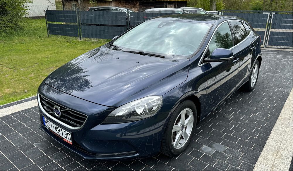 V40 1.6D2 Momentum TFT Nawigacja Skóry Kamera Keyless Bezwypadkowy