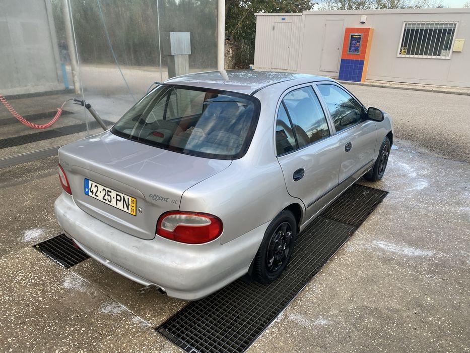 Hyundai Accent 1.3 Caixa AUTOMÁTICA