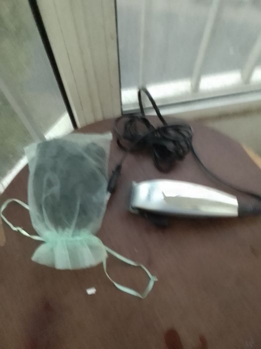 Máquina de cortar cabelo e barba