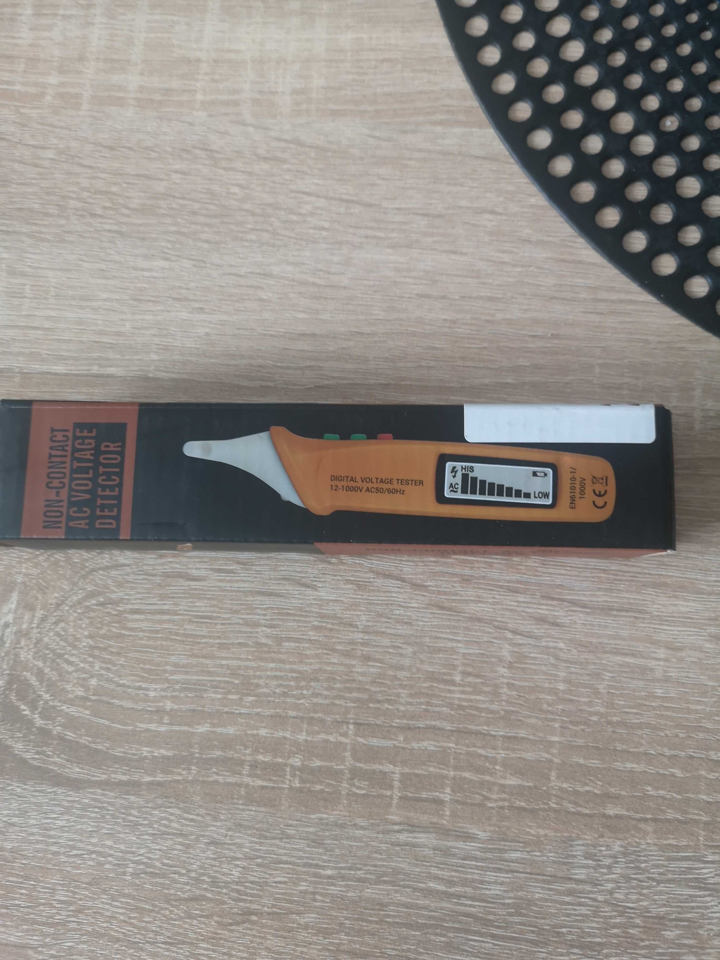 Tester napięcia z  wbudowaną latarką