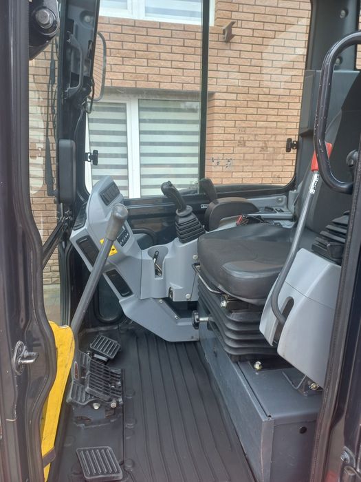 Мініекскаватор U 55-4