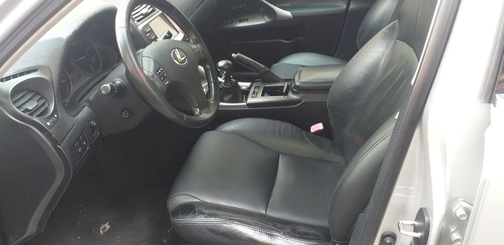 Lexus IS 220 d 177 cv.(Ler anuncio).