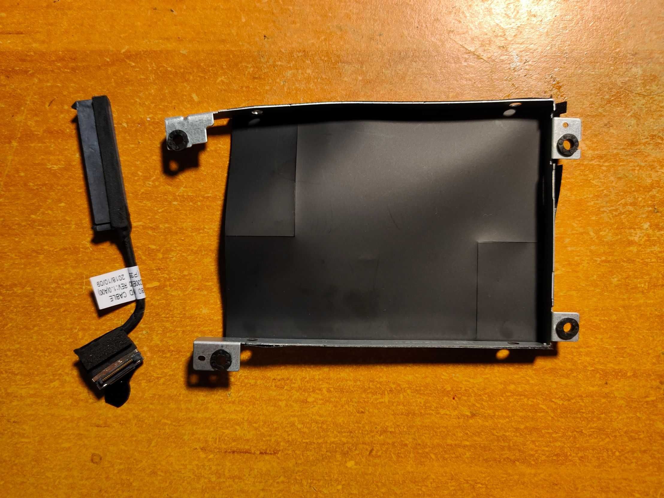 Kieszeń do dysku HDD wraz z kablem SATA do laptopów