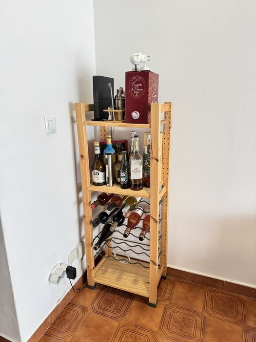 Estante IKEA IVAR com suporte para garrafas – madeira natural