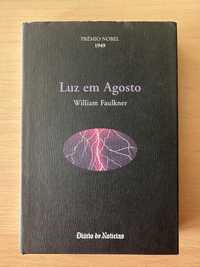Livro “Luz em Agosto” de William Faulkner