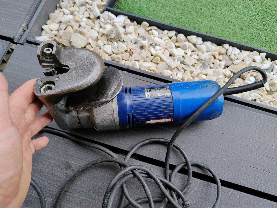 Sprżedam elektryczne nożyce do cięcia blachy CELMA PRMA 2,5 Stan BDB