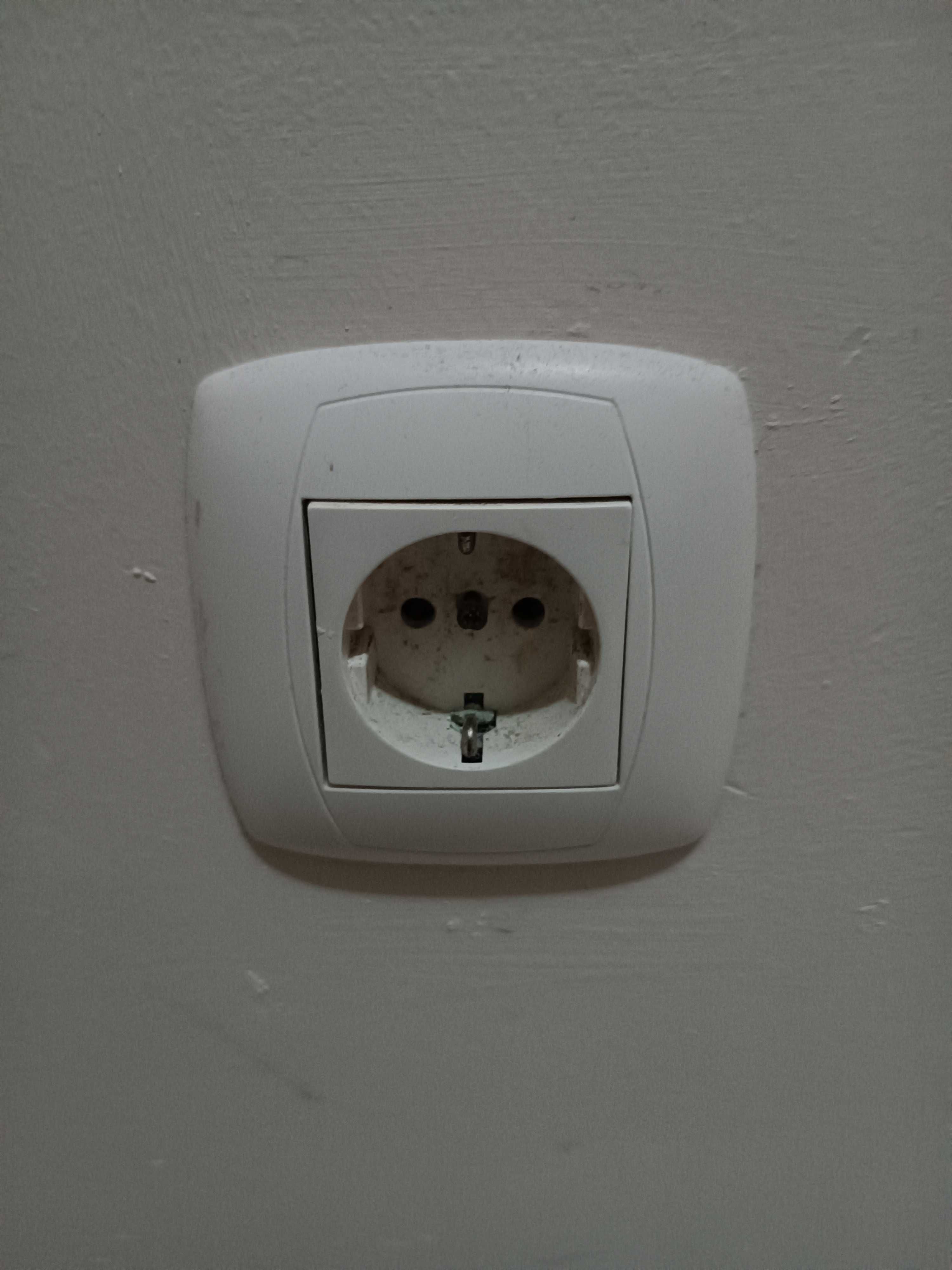 Tomadas  e interruptores elétricos antigos