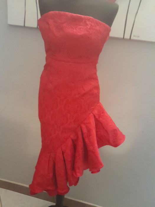 Czerwona elegancka sukienka falbanki bez ramiączek XXs xS 34 32