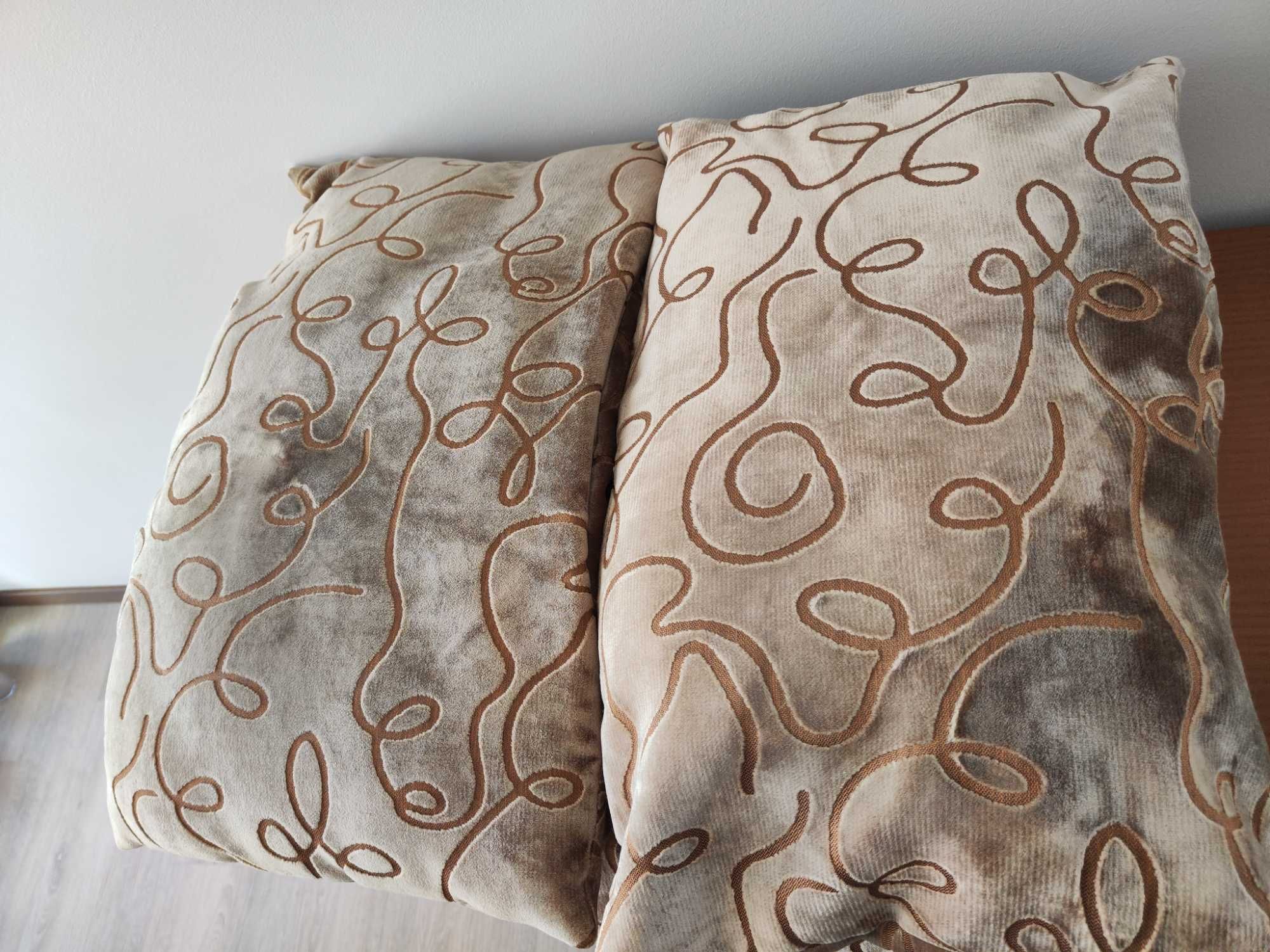 Conjunto colcha e almofadas