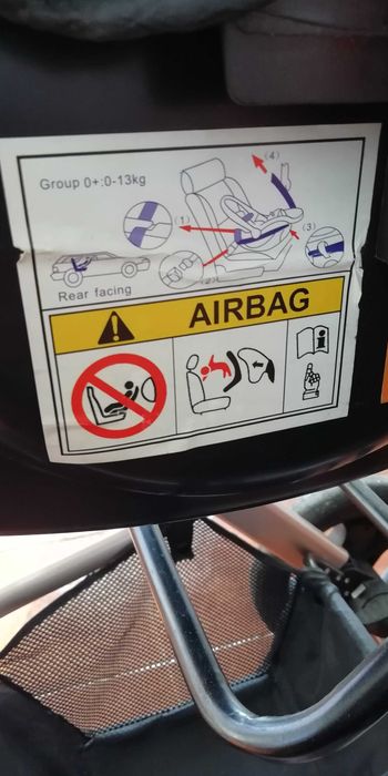 Carro com cadeira e alcofa