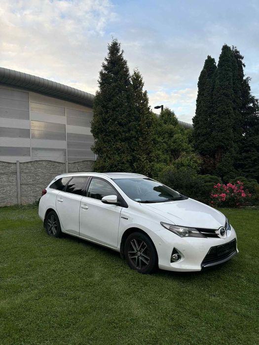 Toyota Auris Toyota Auris Hybrid