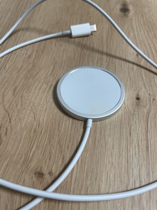 Бездротовий зарядний пристрій для Apple
