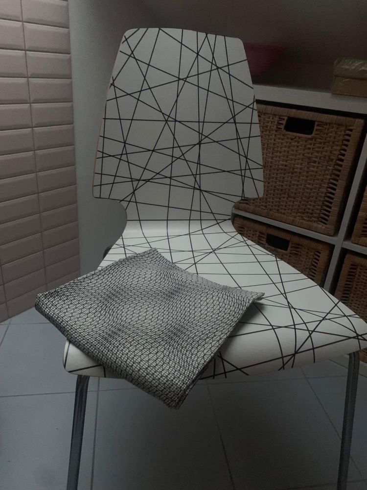 Krzesło Ikea z Poszewką na poduszkę; stan idealny