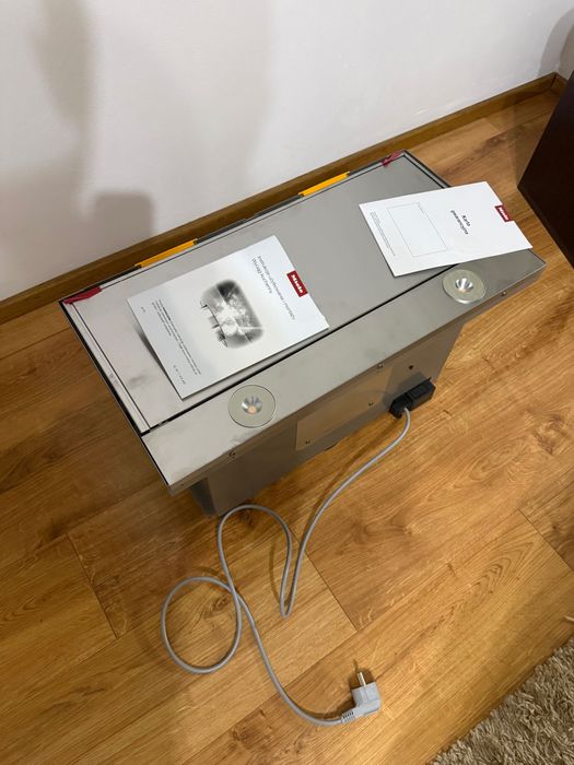 Витяжка професійна ТОПОВА Miele DA 3668 нова з європи