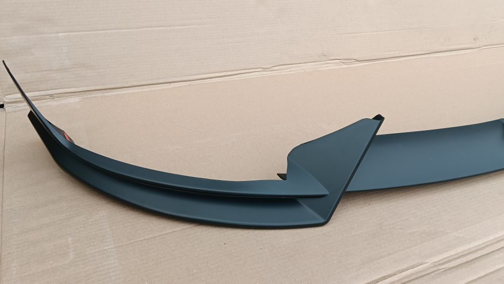 Губа сплітер  спойлер переднього бампера Тесла MY 20-24р. чорний мат