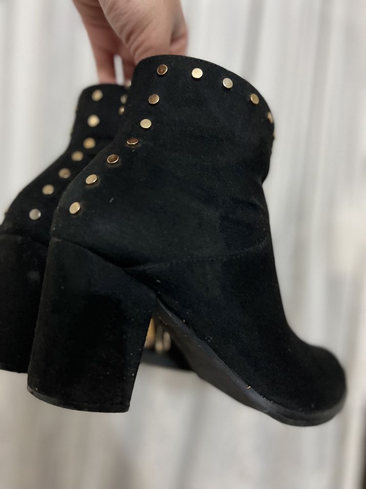 Botas salto elegante com detalhe tamanho 40