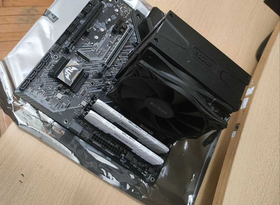 Asus TUF Gaming B450M-Plus II/Crucial DDR4-3200 16gb 2x8/Ryzen 5 5600g