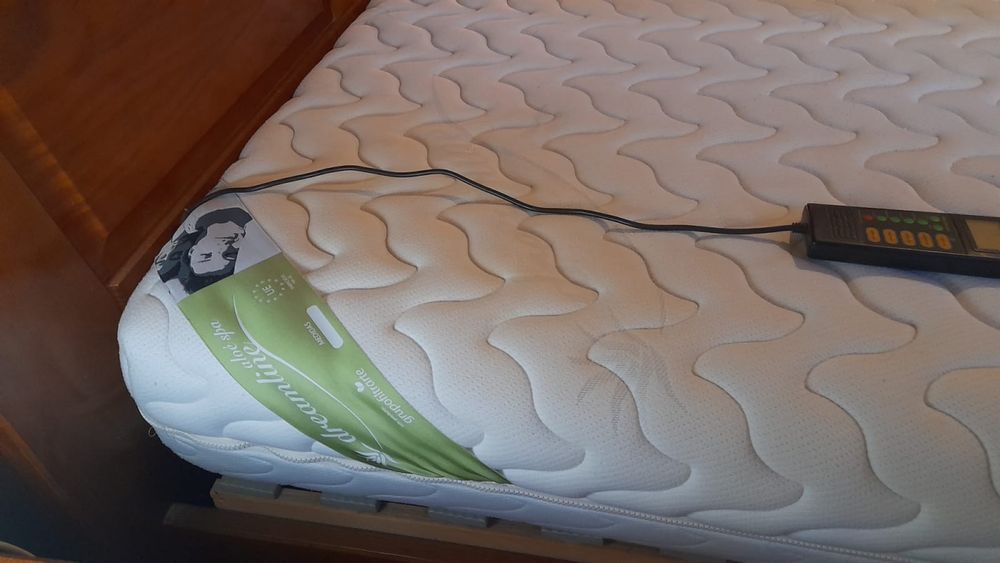 Colchão com massagem + estrado