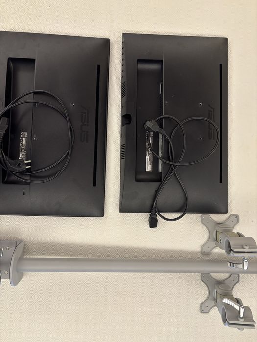 2 monitores Asus Modelo VP239H