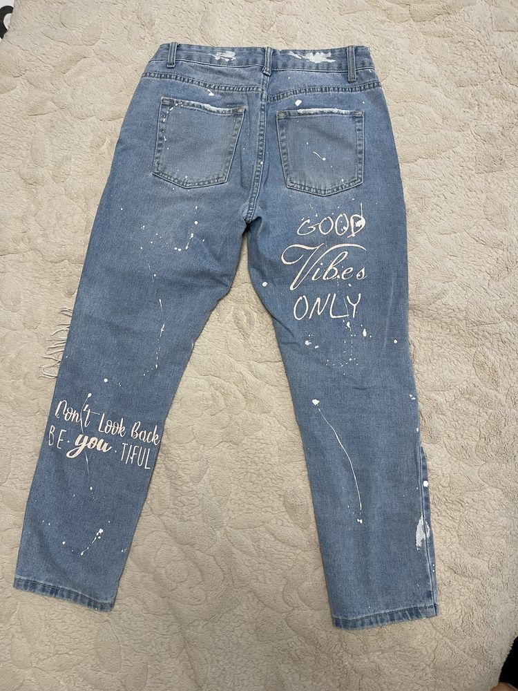 Spodnie jeans Amisu 36 przecierane z napisami
