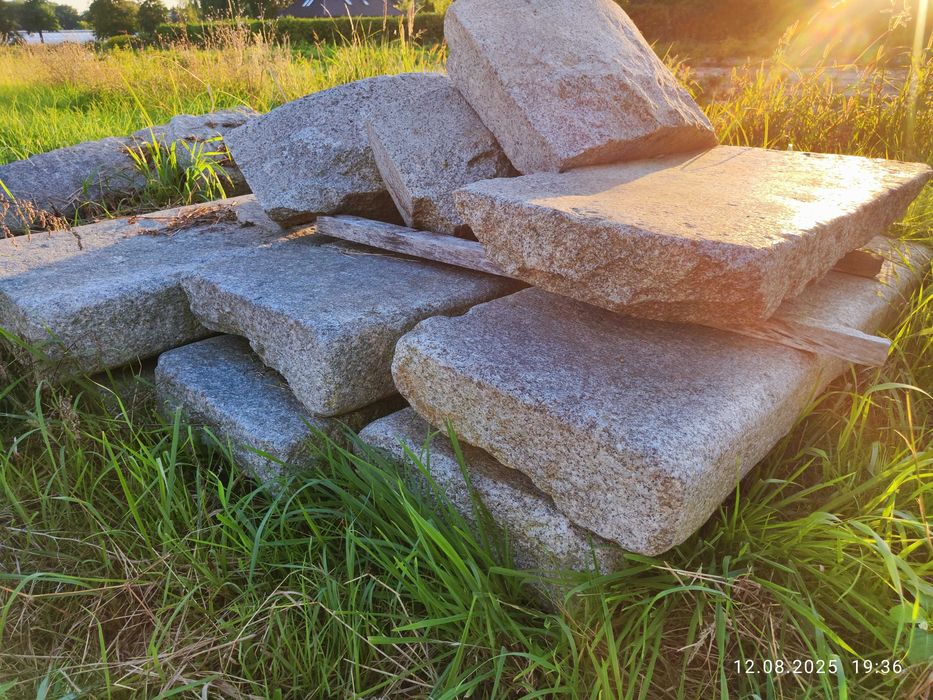 Płyty granitowe chodnikowe stare z rozbiórki przedwojenne, na ścieżki