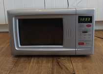Kuchenka mikrofalowa srebrna 20l 900w