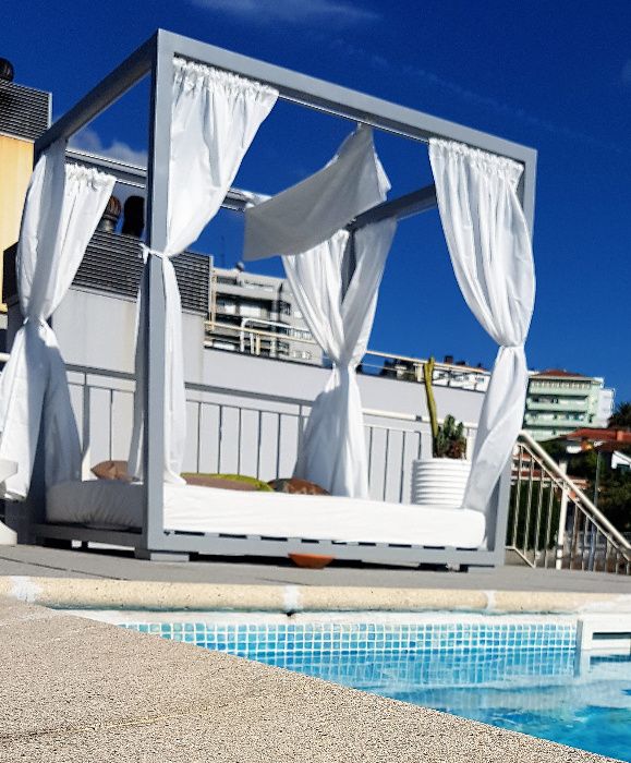 Cama de jardim ou piscina estilo balinesa