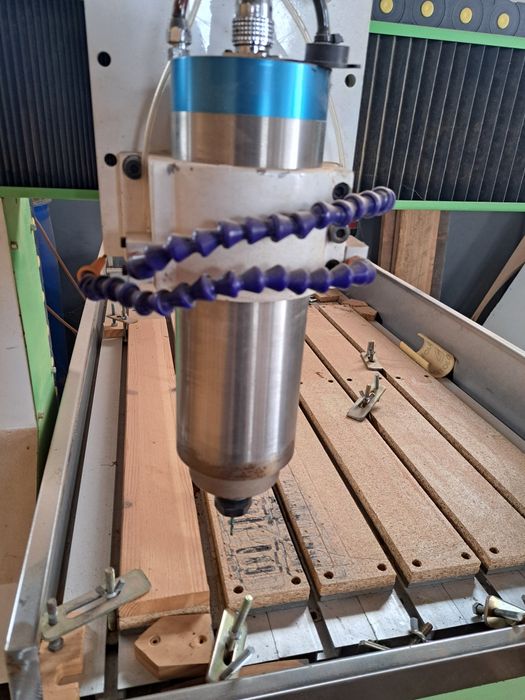 Máquina  CNC de 4 eixos  60x90cm, Spindle 4.5kW Trifásico + Torno