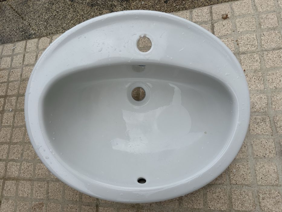 Lavatório de encastrar marca Serel 56x47x24
