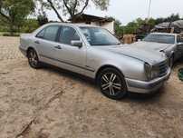 Mercedes E300td às peças