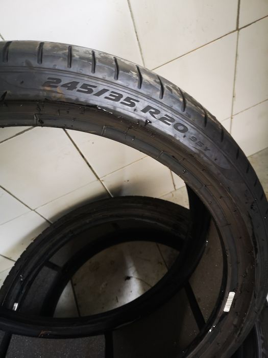 245/35R20 Pirelli P zéro Rft