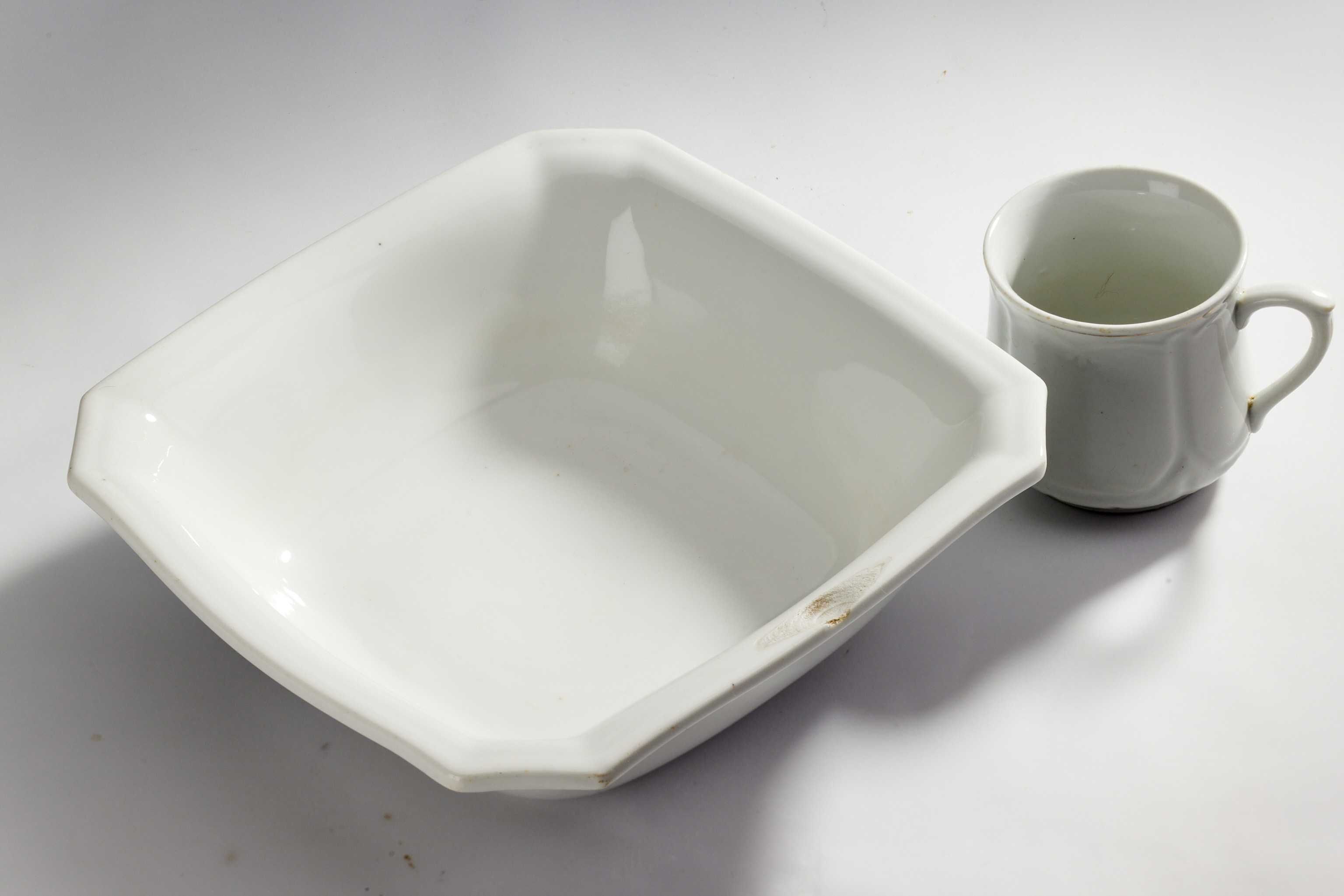 Porcelanowa misa salaterka kwadratowa 26x26cm biała masywna