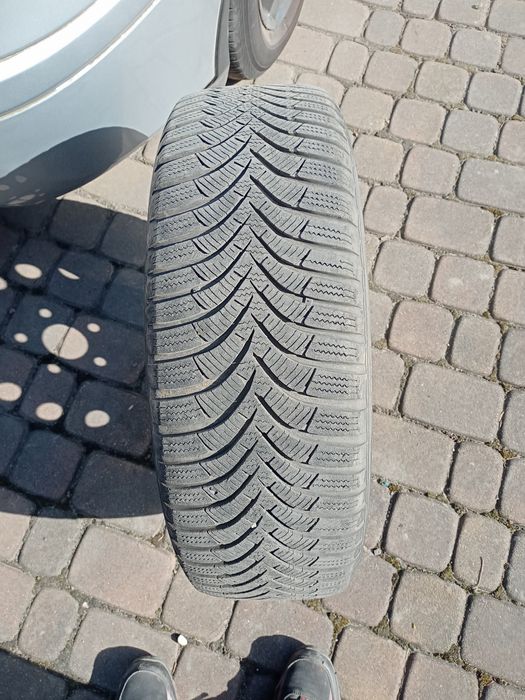 A 4 opony Hankook Winter Icept RS2 195/65 R 15  Felgi stalowe  Hyundai