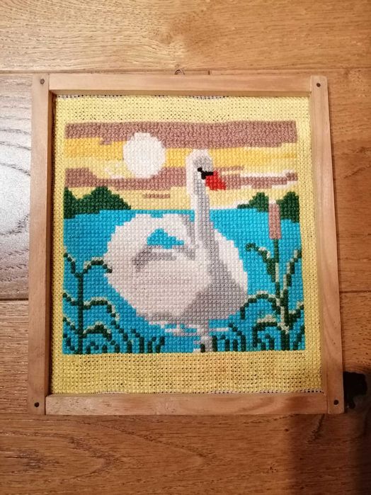 Wyszywany obrazek z łabędziem - RĘKODZIEŁO
